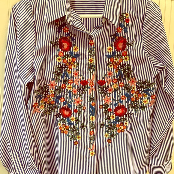 🎁DONATED NWOT Floral Embroidered Striped Button Up Blouse - Picture 4 of 8